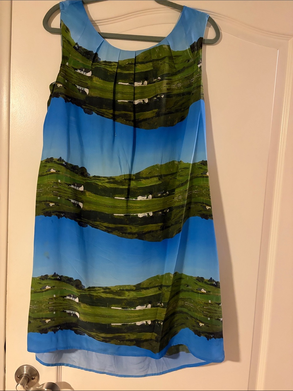 💯 silk Blue & Green Scenic Print Sleeveless Skirt